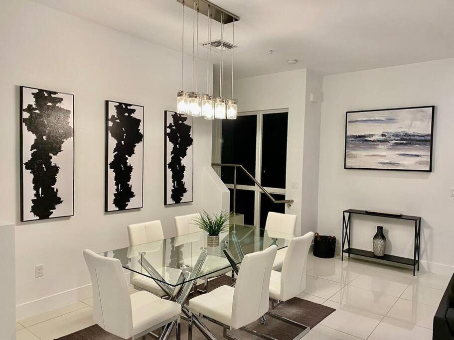 Across The Ocean Few Steps To Beach Contemporary Three Bedroom Townhouse Pompano Beach Esterno foto
