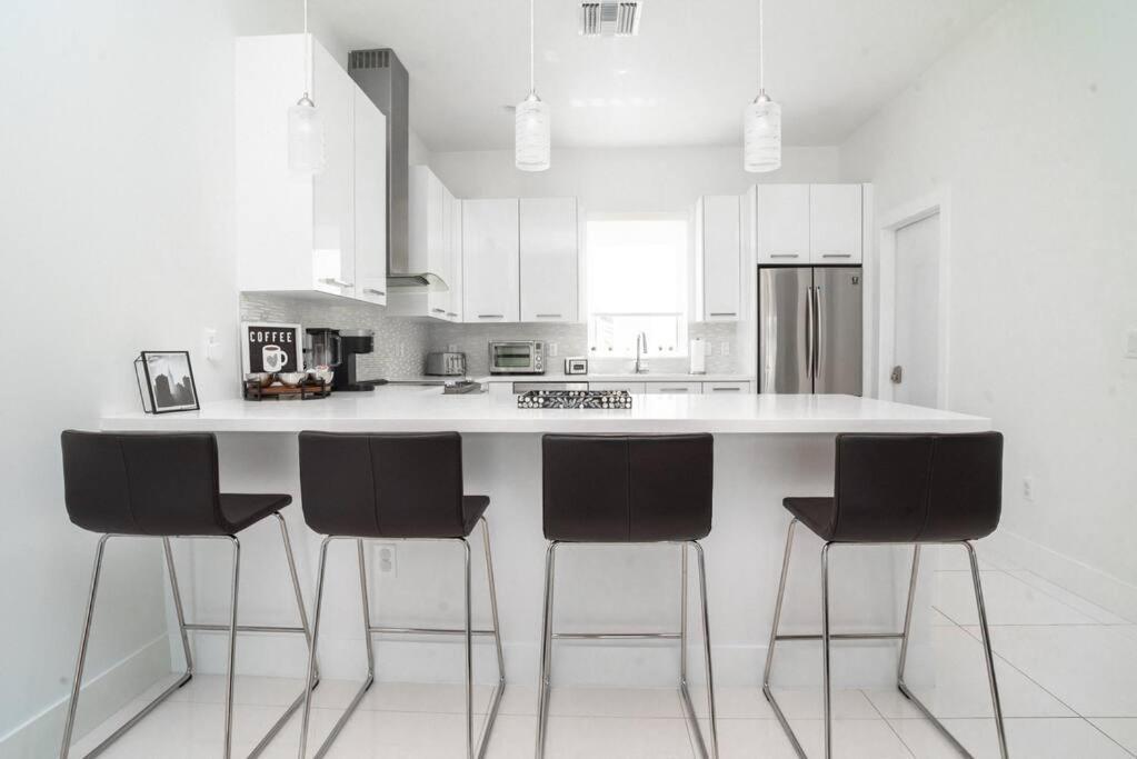 Across The Ocean Few Steps To Beach Contemporary Three Bedroom Townhouse Pompano Beach Esterno foto