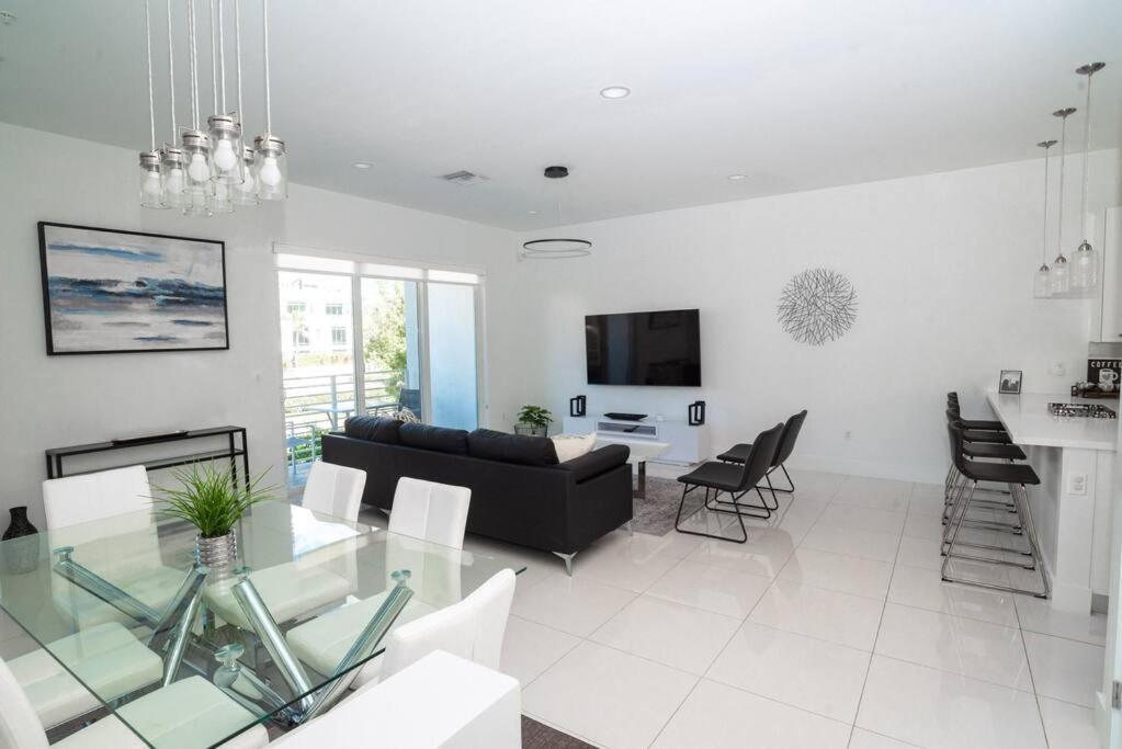 Across The Ocean Few Steps To Beach Contemporary Three Bedroom Townhouse Pompano Beach Esterno foto