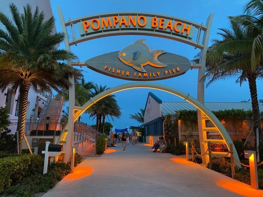 Across The Ocean Few Steps To Beach Contemporary Three Bedroom Townhouse Pompano Beach Esterno foto