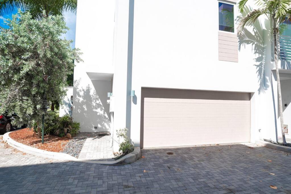 Across The Ocean Few Steps To Beach Contemporary Three Bedroom Townhouse Pompano Beach Esterno foto