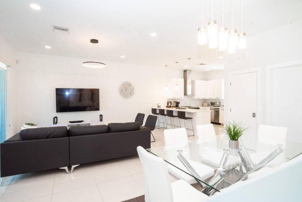 Across The Ocean Few Steps To Beach Contemporary Three Bedroom Townhouse Pompano Beach Esterno foto