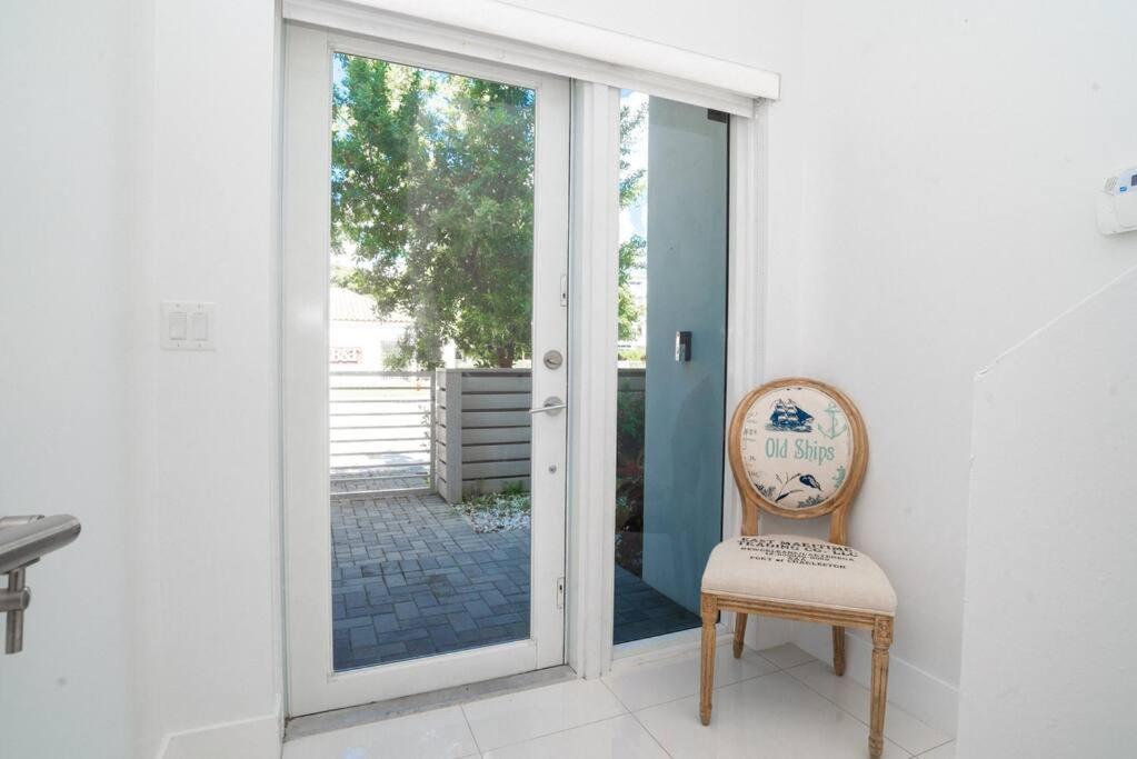 Across The Ocean Few Steps To Beach Contemporary Three Bedroom Townhouse Pompano Beach Esterno foto