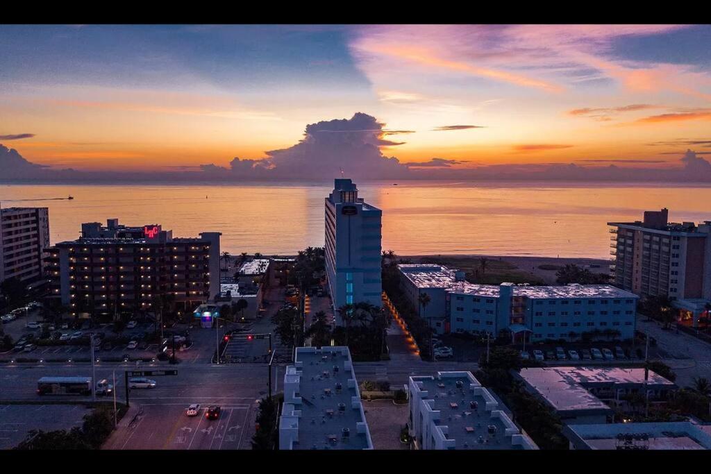 Across The Ocean Few Steps To Beach Contemporary Three Bedroom Townhouse Pompano Beach Esterno foto