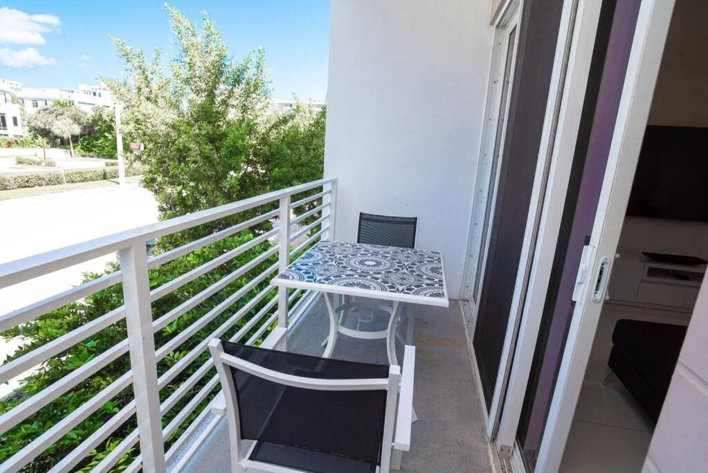 Across The Ocean Few Steps To Beach Contemporary Three Bedroom Townhouse Pompano Beach Esterno foto