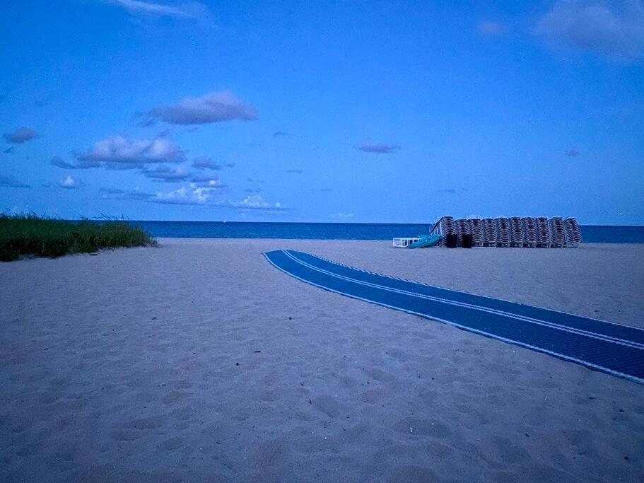Across The Ocean Few Steps To Beach Contemporary Three Bedroom Townhouse Pompano Beach Esterno foto