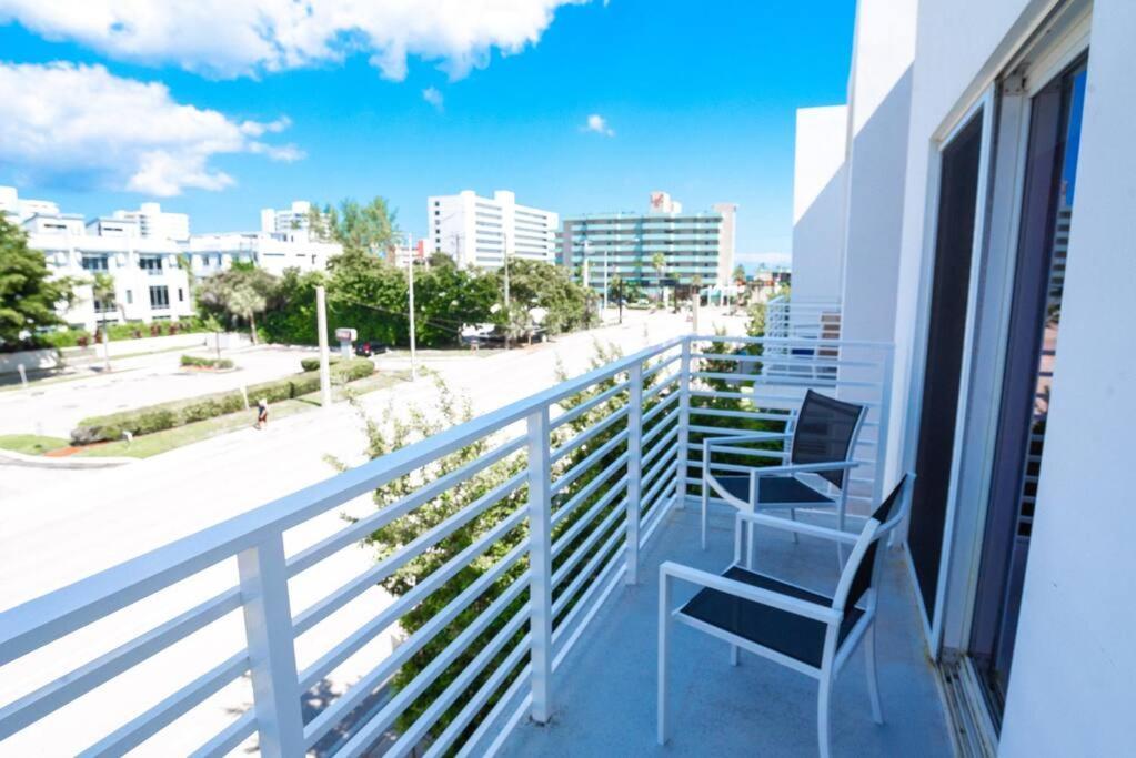Across The Ocean Few Steps To Beach Contemporary Three Bedroom Townhouse Pompano Beach Esterno foto